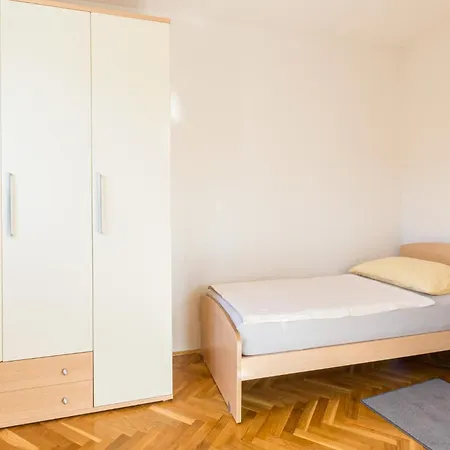 Lovely In With Kitchen Poreč